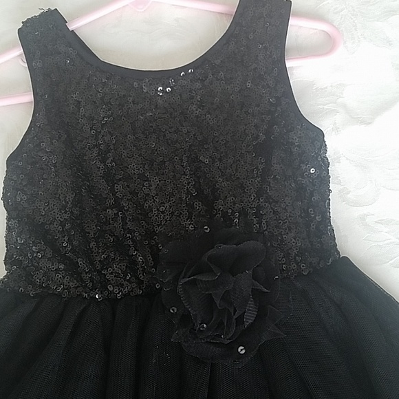 EST 1989 PLACE Dress - Picture 4 of 6